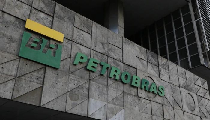 Petrobras abre investigação administrativa de venda de refinaria